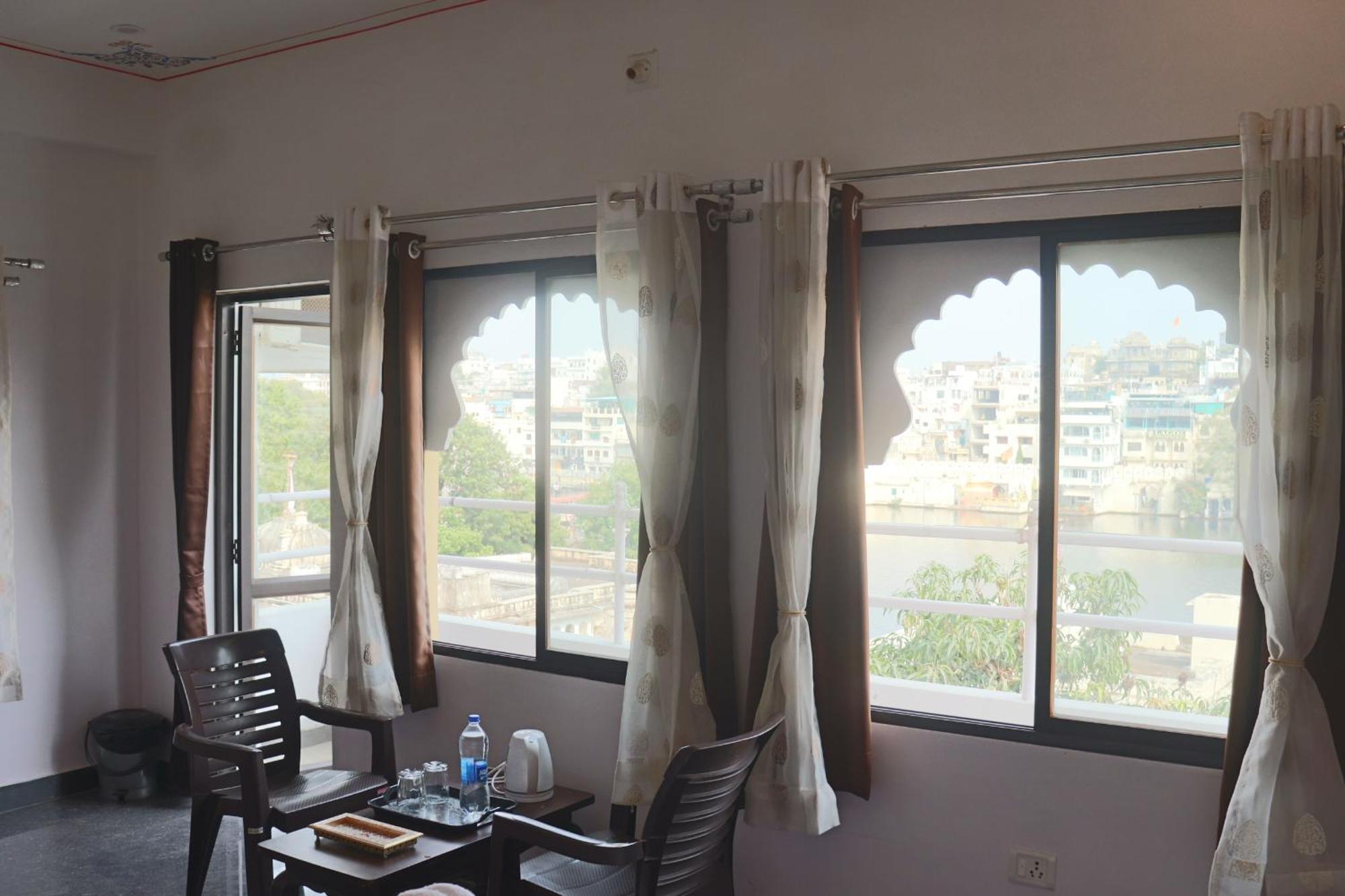 Hotel Shiv Palace Udaipur Oda fotoğraf